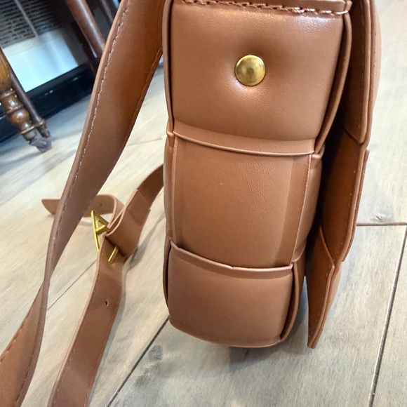 NWOT: Tan Woven Padded Cassette Crossbody Bag - Picture 8 of 9